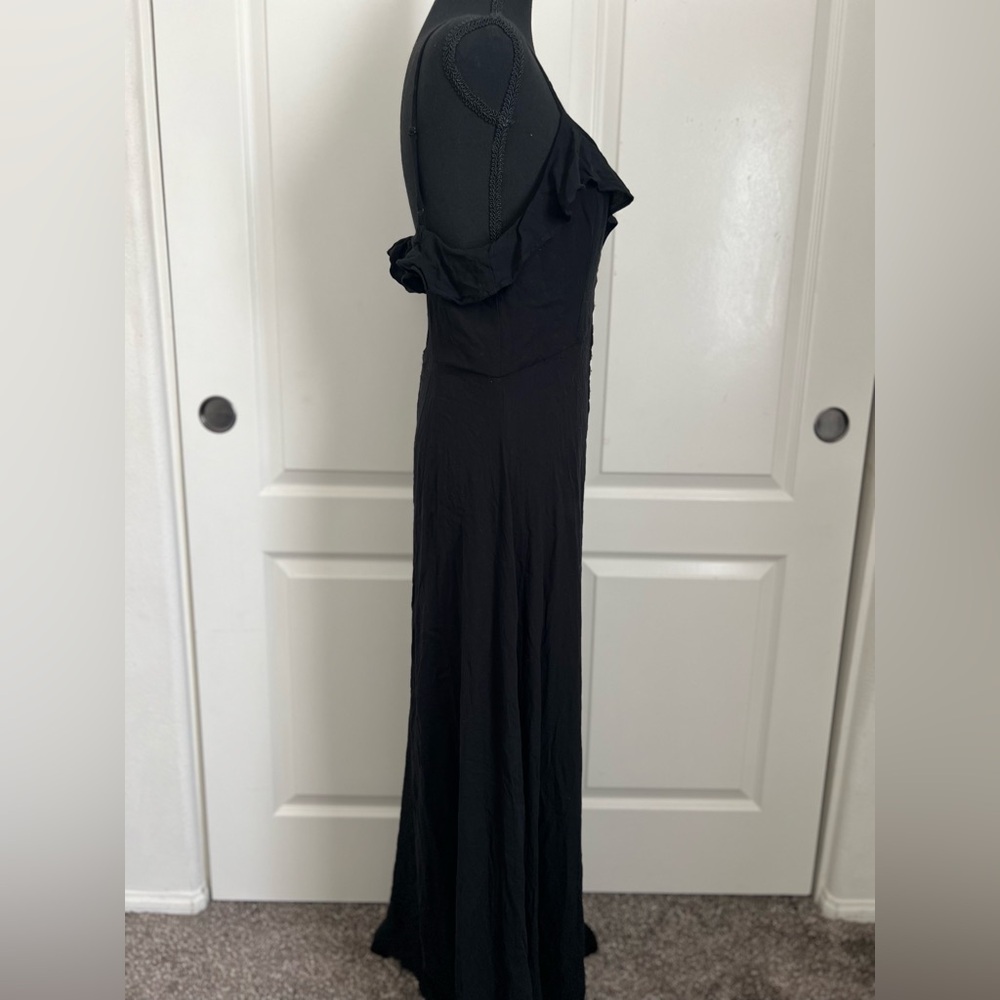 Backless dress - Picture 3 of 5